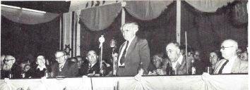  הנשיאות בעצרת היובל: הרב הראשי הרצוג, נשיא המדינה  בן-צבי ורעיתו, <br>
ראש המועצה מ. סורקיס, ראש הממשלה ד. בן-גוריון (נואם) <br> שר הפנים י. רוקח, ושר המשחר והתעשיה פ. ברנשטיין  