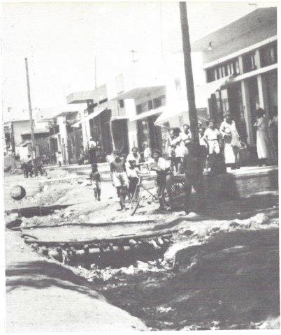  שיריון בריטי בחוצות כפר-סבא     